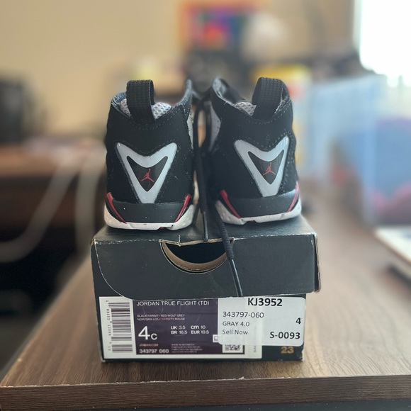 4Crib size Jordan True Flight - Picture 2 of 3